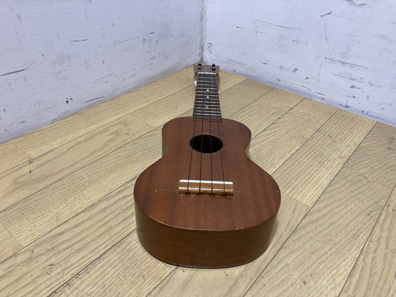 Famous ukulele/フェイマス