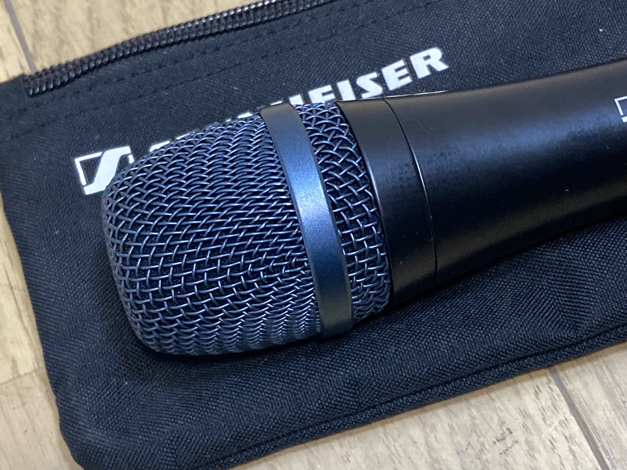 e945
