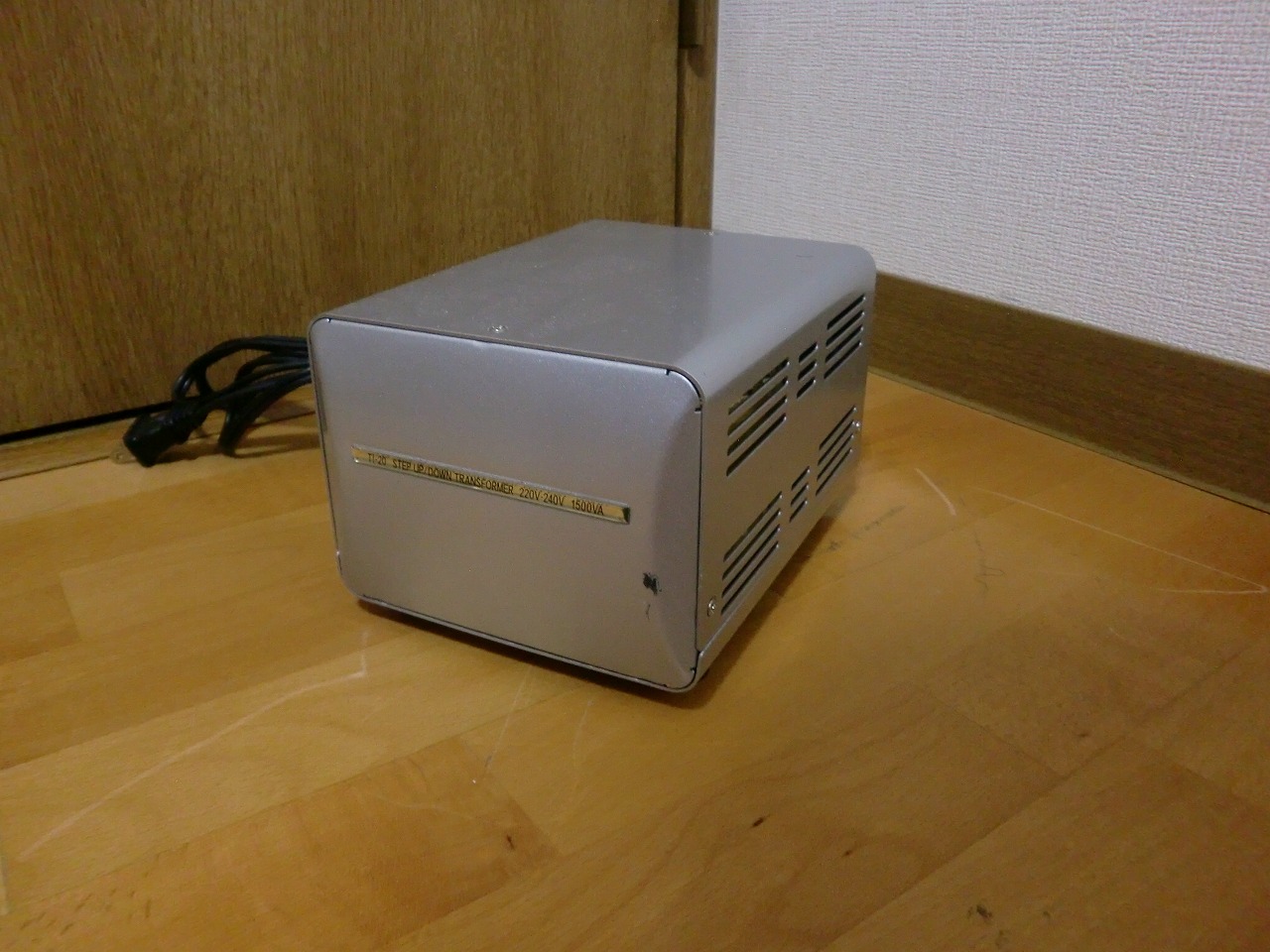 変圧器 KASHIMURA TI-37 カシムラ アップダウントランス AC220～240V ...