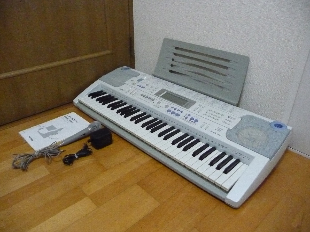 Amazon | CASIO 光ナビゲーションキーボード 61鍵 標準ピアノ
