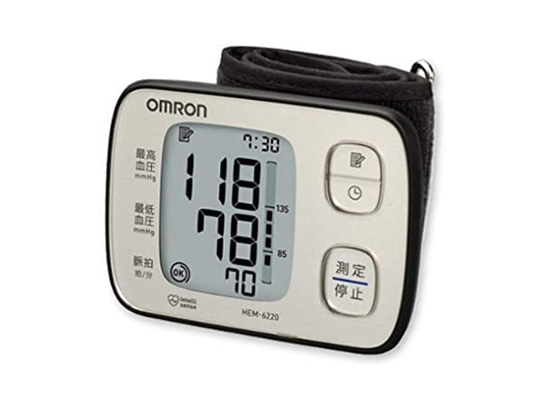 血圧計 OMRON HEM-6220-SL オムロン 手首式 カフぴったり手巻きチェック サイレント測定 血圧値レベル表示 大きな文字表示