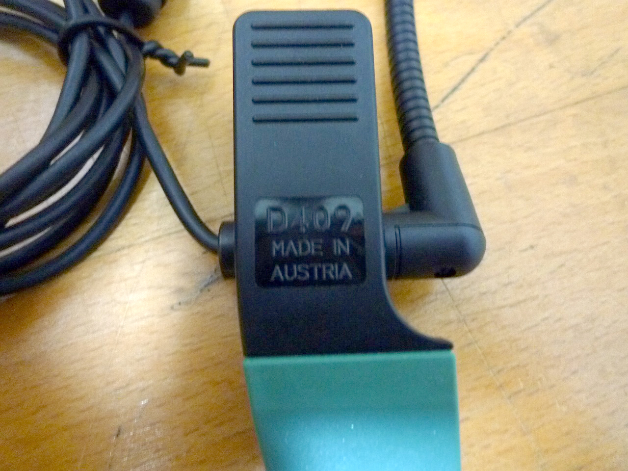 D409