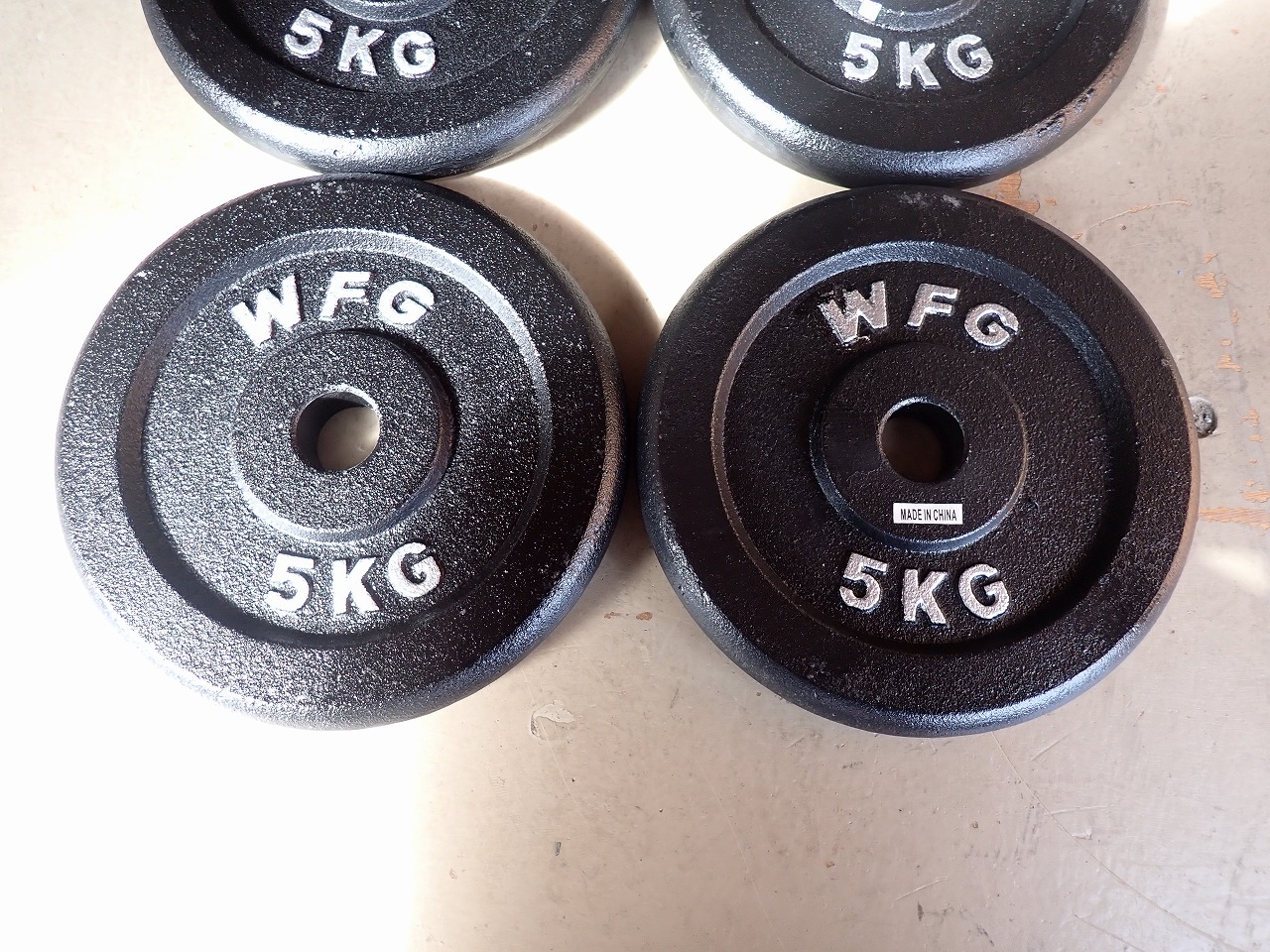 【待望★】 プレート WFG 5kg×4枚 合計20kg ダンベル バーベル 28mm ウエイトトレーニング