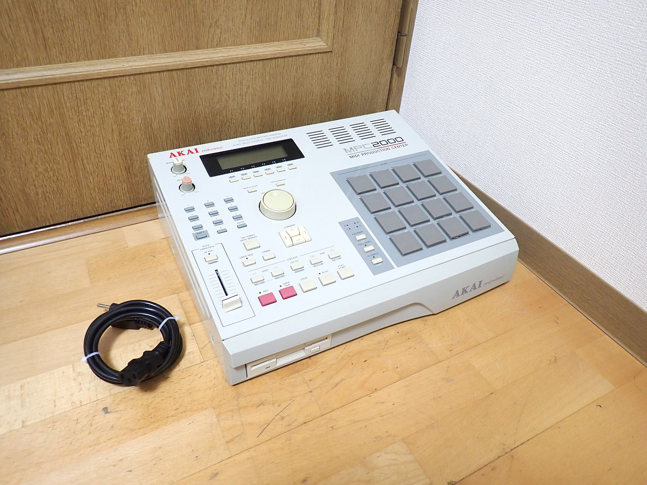 AKAI MPC2000 サンプラ パーツ取用 通電確認済