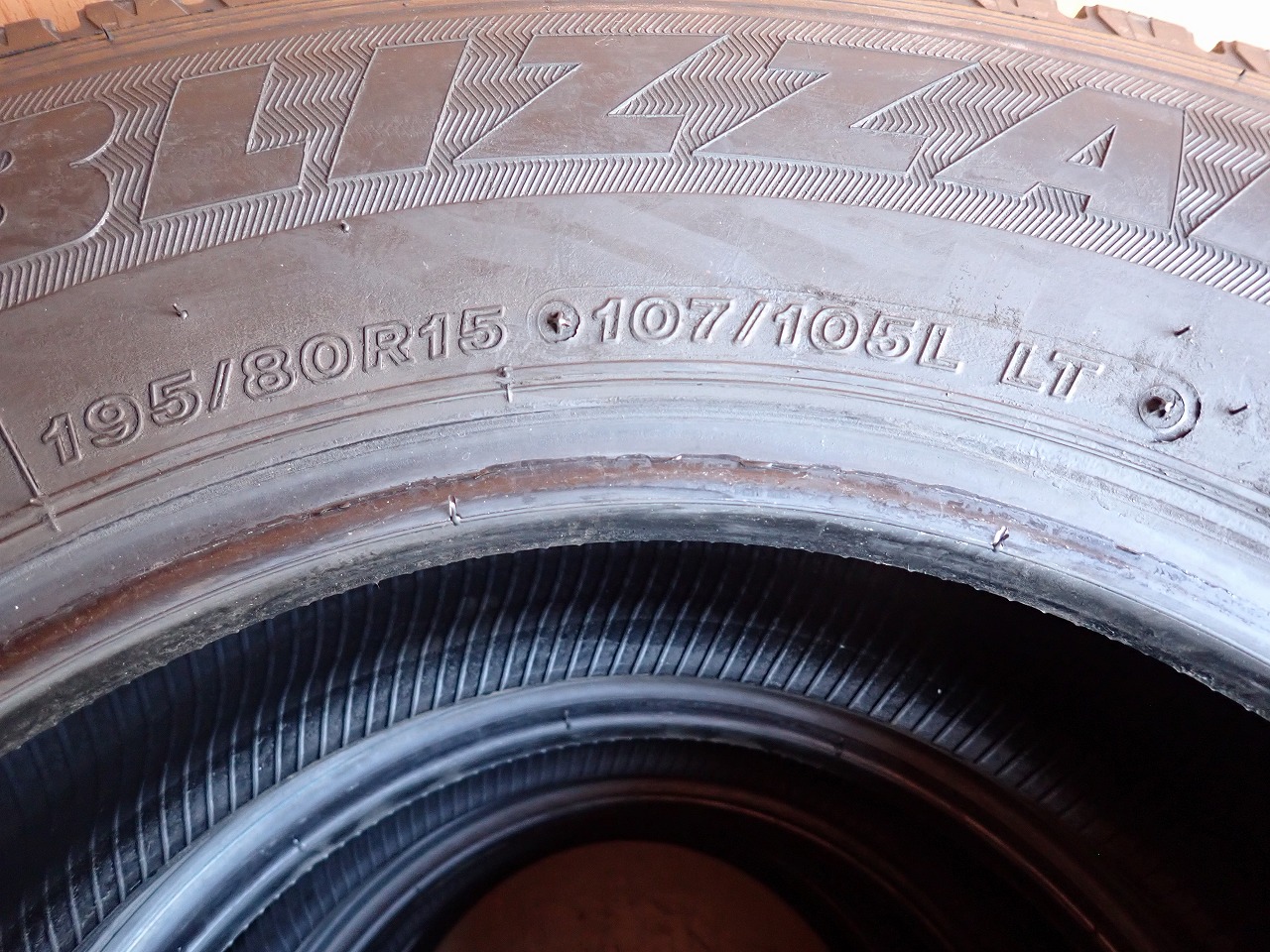 BLIZZAK VL1 195/80R15 107/105L LT