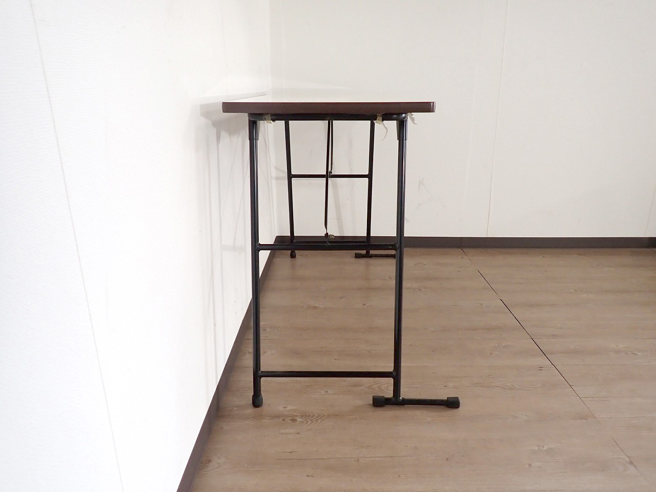 SILVER-WIDE-TABLE