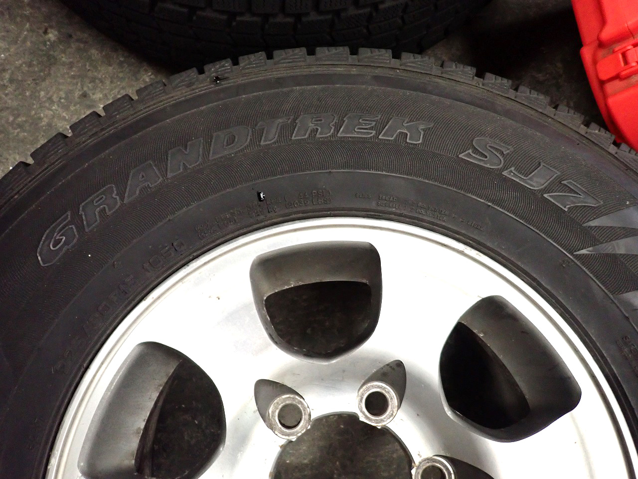 GRANDTREK-SJ7-225-80R15