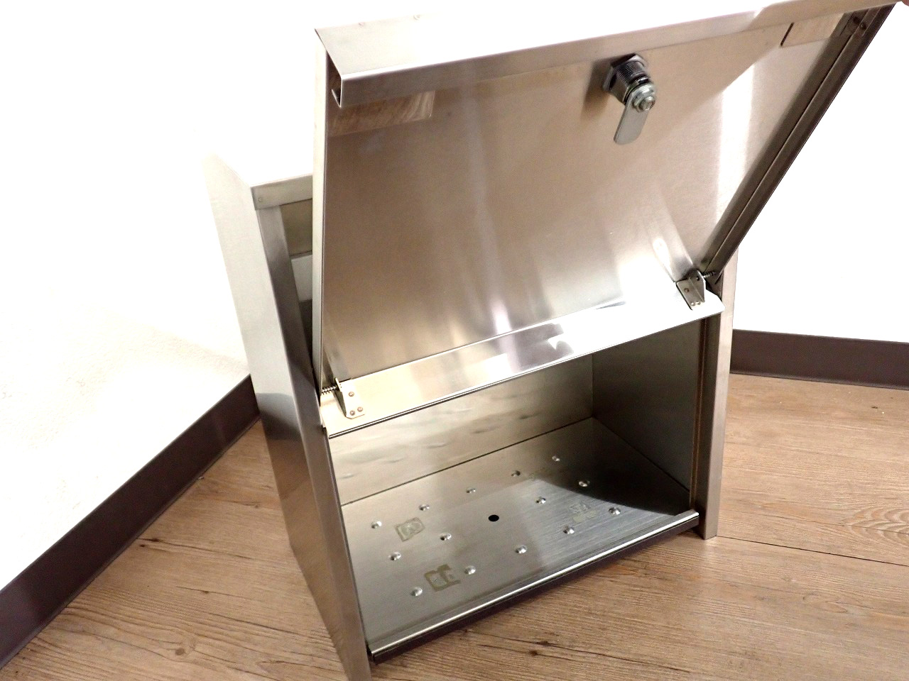 STAINLESS-POST-No.680
