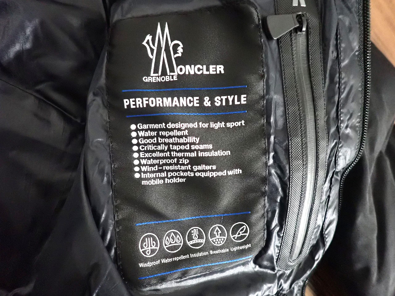 MONCLER/モンクレール