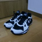 スニーカー UNDER ARMOUR MICRO 26.5cm アンダーアーマー メッシュ 白 黒 ブラック ホワイト ランニング シューズ 軽量