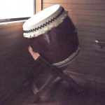 和太鼓 長胴太鼓 小松崎卯兵衛商店 台付き 1尺6寸 面約48cm 高さ約64cm