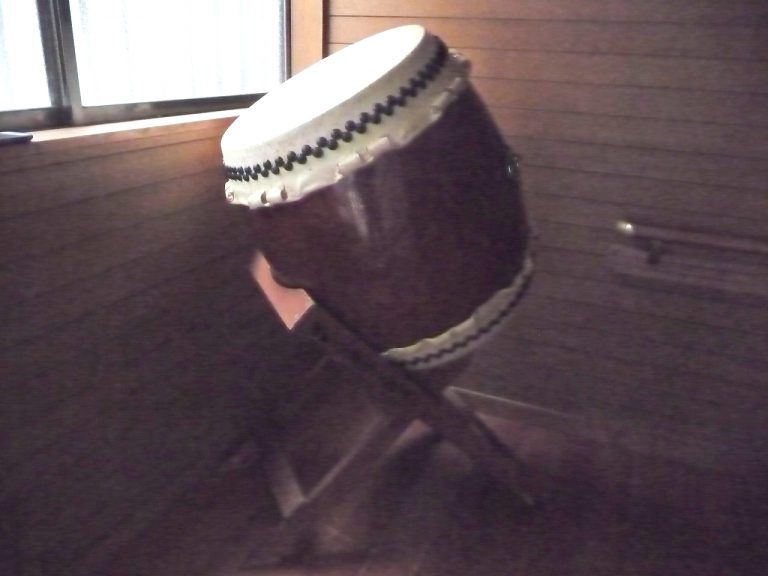 和太鼓 長胴太鼓 小松崎卯兵衛商店 台付き 1尺6寸 面約48cm 高さ約64cm