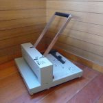手動断裁機 PLUS PK-513L 裁断幅A4 プラス カッティングマシン 裁断機