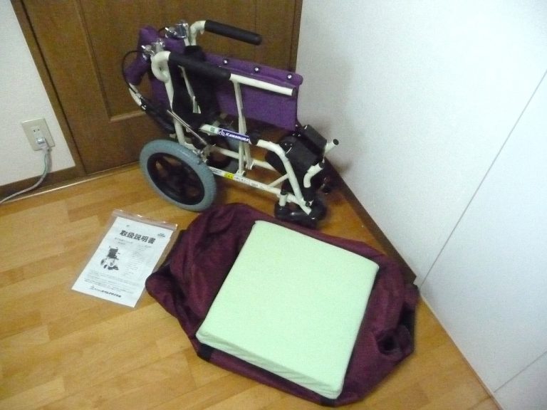 車椅子 KAWAMURA KA-6 カワムラサイクル 介助用 旅ぐるま 折り畳み アルミ バッグ付き コンパクト 簡易車いす 未使用