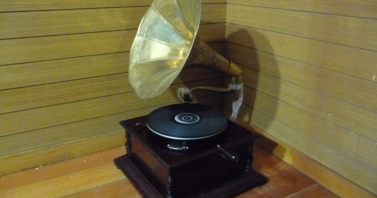 蓄音機 卓上 ラッパ 手巻き