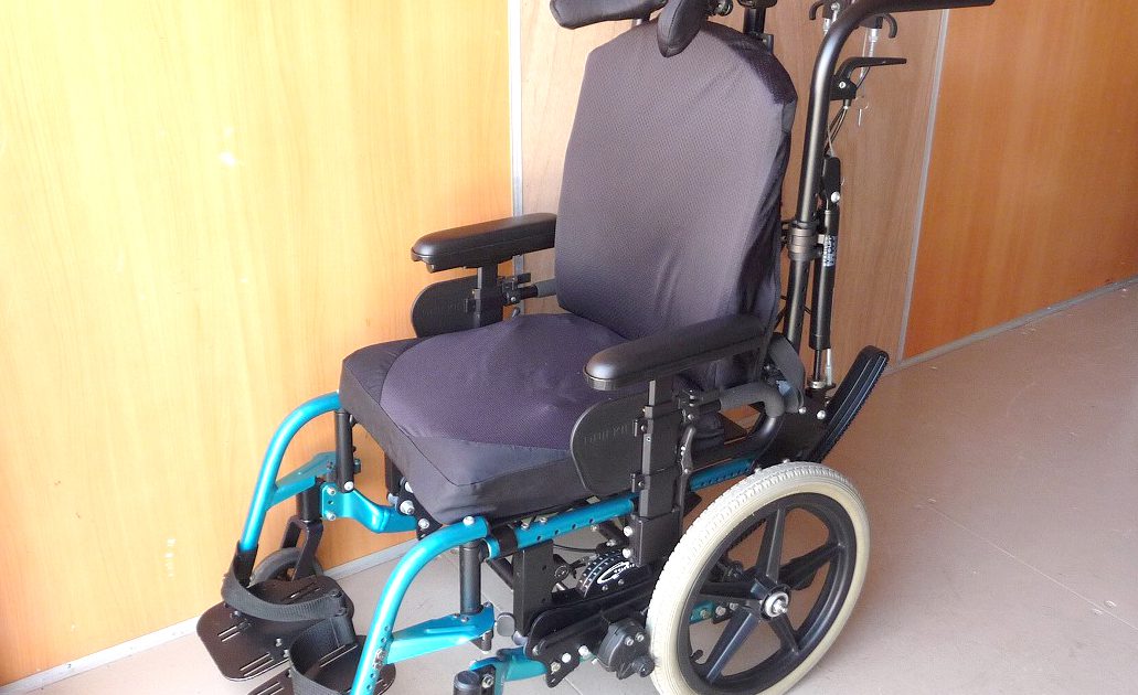 車椅子 QUICKIE iris クイッキ― アイリス 介助用 次世代型手動 ティルト 角時計 ブルー 青