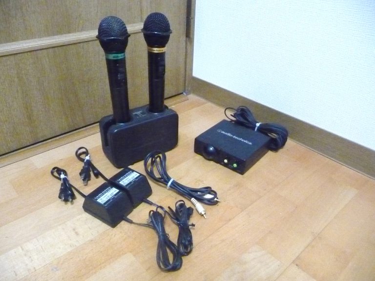 ワイヤレスマイク audio-technica AT-CLM700T BC700 AT-CR700 2本 充電器 赤外線レシーバー 2チャンネル オーディオテクニカ カラオケ