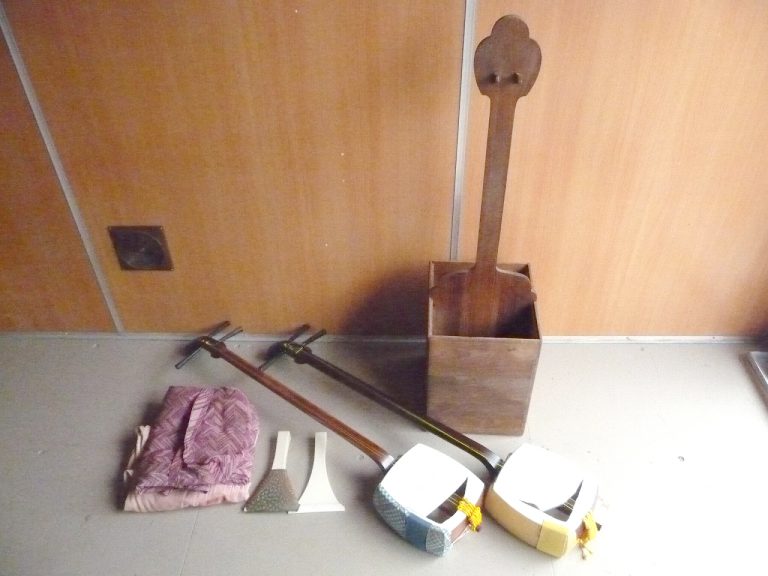 三味線 2本セット 撥 木製ケース 袋 付属 長さ約99cm