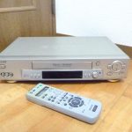 VHS ビデオデッキ SONY SLV-R555 RMT-V295C ソニー REAL SPEED カセットレコーダー 2001年 リモコン付き
