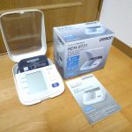血圧計 OMRON HEM-8731 オムロン 上腕式血圧計 フィットカフ カフぴったり巻きチェック 2人×60回 不規則脈波表示