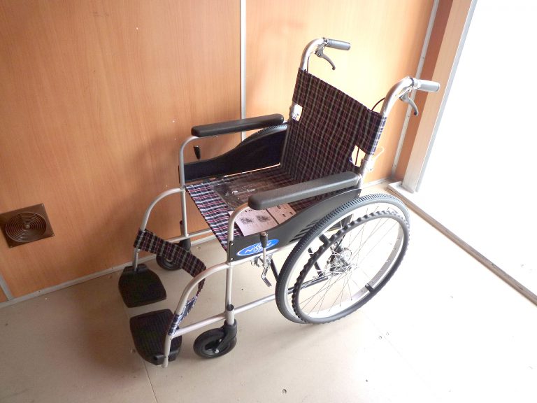 車椅子 NISSIN NEO T9201 日進医療器 自走式 ブレーキ 折り畳み 車いす チェック柄