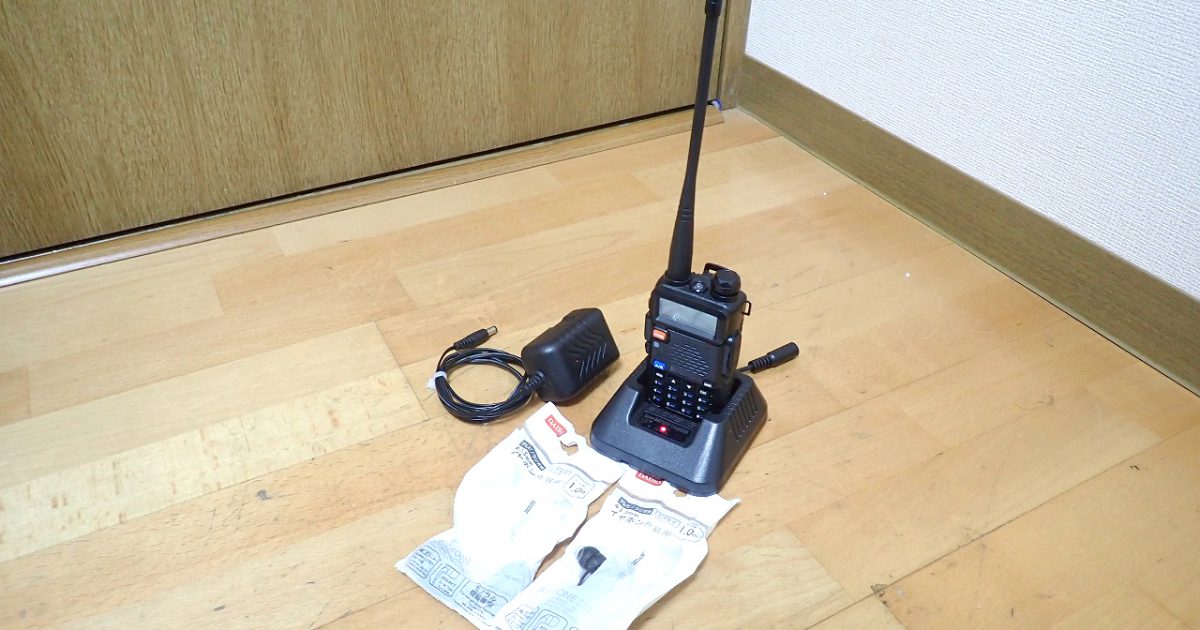 トランシーバー BAOFENG UV-5R バオフォン デュアルバンド ツーウェイ ラジオ 充電器 CH-5