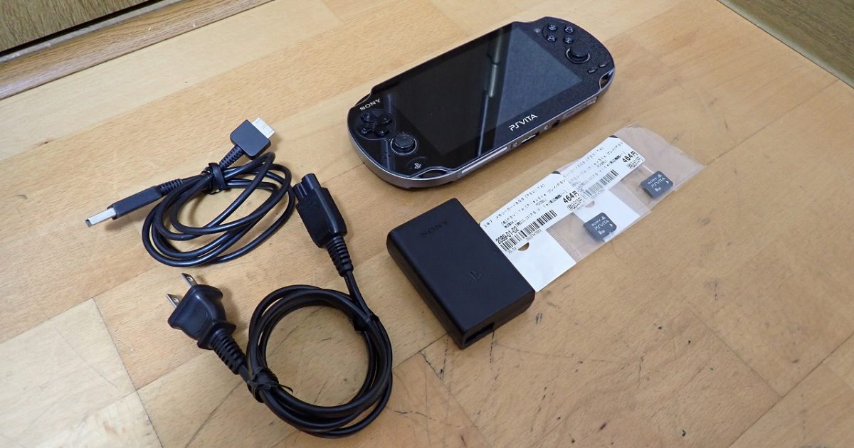 PlayStation VITA SONY PCH-1100 ソニー プレイステーション ヴィータ 充電器 PCH-ZAC1 黒 ブラック メモリーカード 8GB 本体