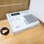 サンプラー AKAI MPC 2000 アカイ 16 BIT DRUM SAMPLER MIDI SEQUENCER シーケンサー PRODUCTION CENTER ドラム パッド