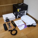 プロジェクター QKK AK-83 4000LM Wi-Fi USB SD HDMI AV VGA 100 スクリーン 付属