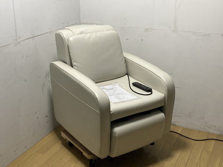 THIRIVE スライブ マッサージチェア CHD-7401 ホワイト