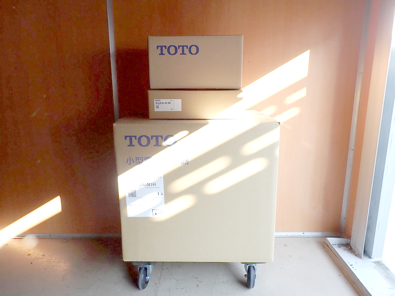 電気温水器 TOTO REW12A1B1H SCM 湯ぽっと パブリック洗面 電気温水器 TOTO REW12A1B1H SCM 湯ぽっと パブリック洗面