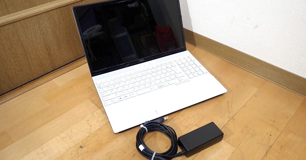 ノートパソコン FUJITSU FMVA30F1W AMD 3020e Radeon 1.20GHz メモリ 4GB SSD 256GB DVDスーパーマルチ Win10 15.6型 テンキー