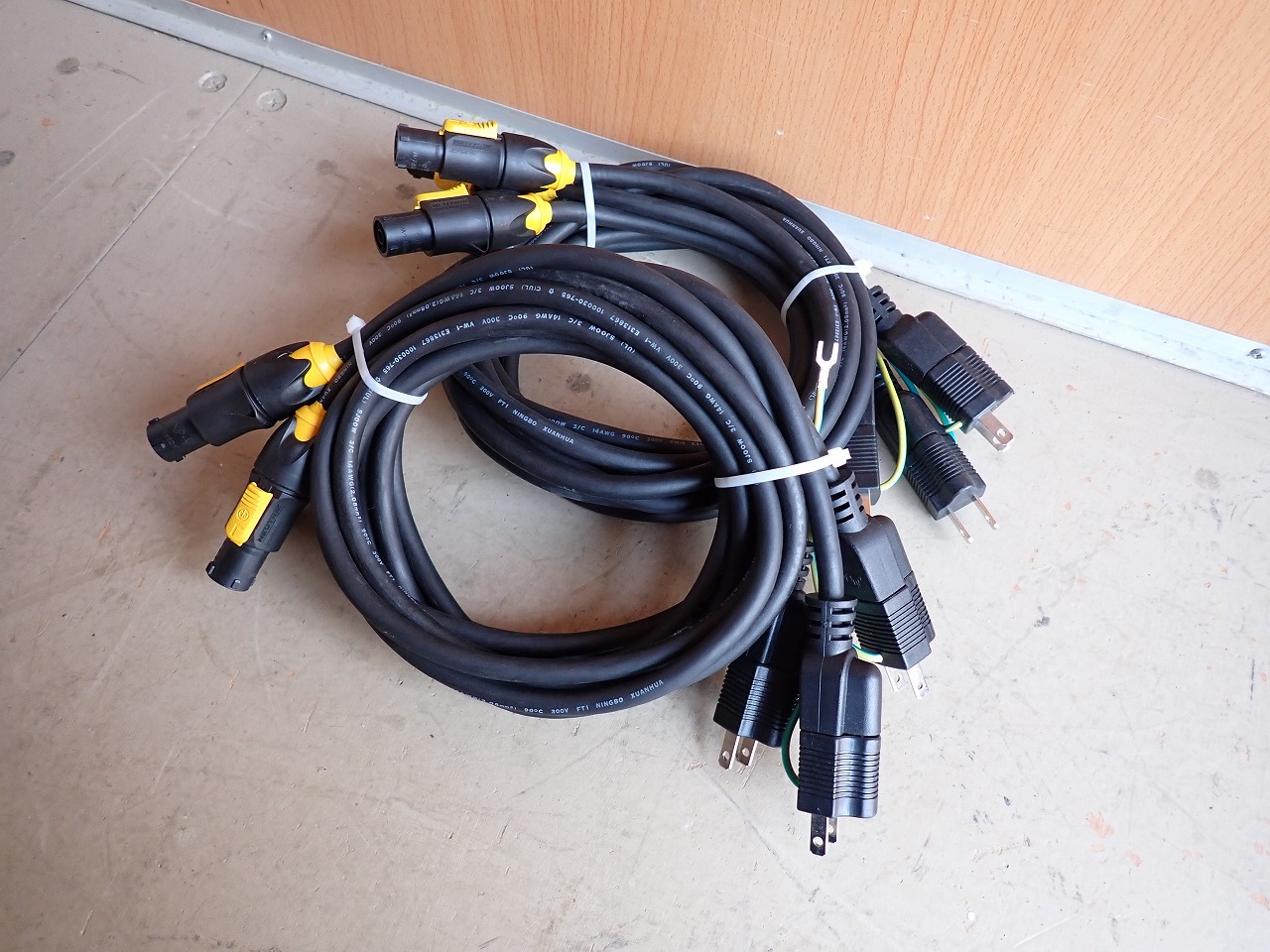 電源ケーブル Neutrik NAC3FX-W powerCON TRUE1 ノイトリック パワコン