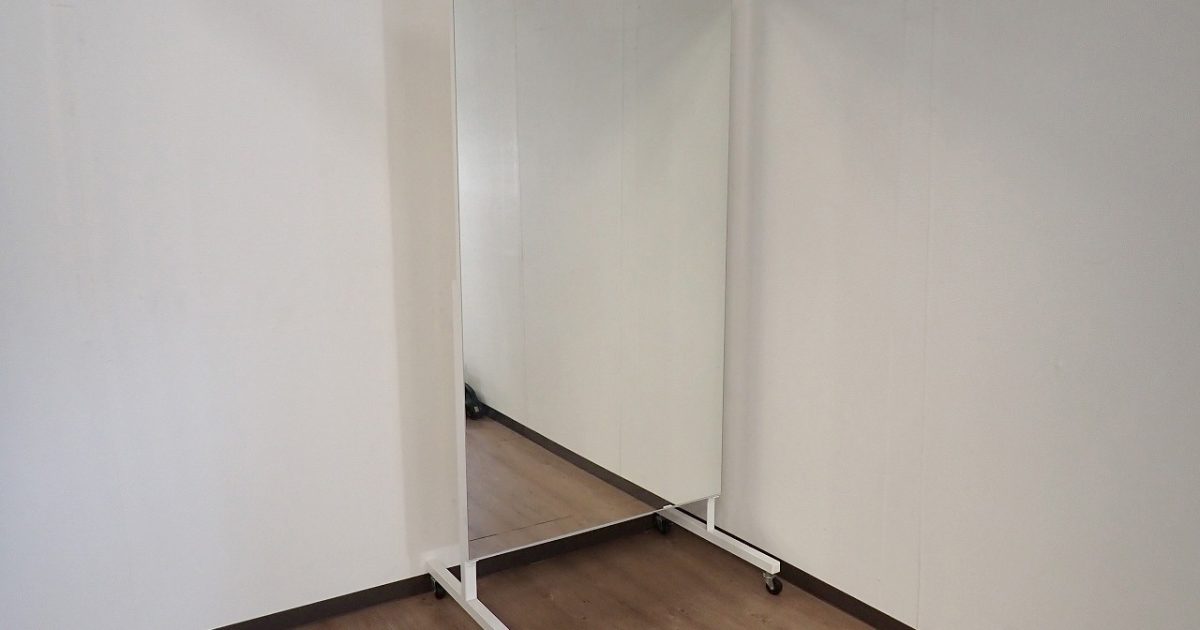 スタンドミラー 幅90cm 奥行60cm 高さ184cm キャスター 付き 姿見 ホワイト 白 トレーニング用 筋トレ ジム 大型