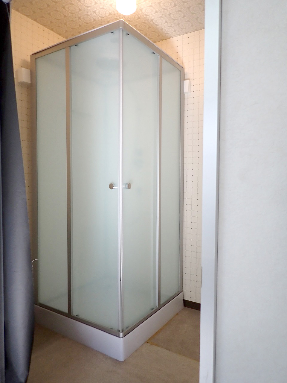 シャワーブース 幅90cm 奥行90cm 高さ215cm ガラス扉 シャワー 水栓 シャワールーム ジム