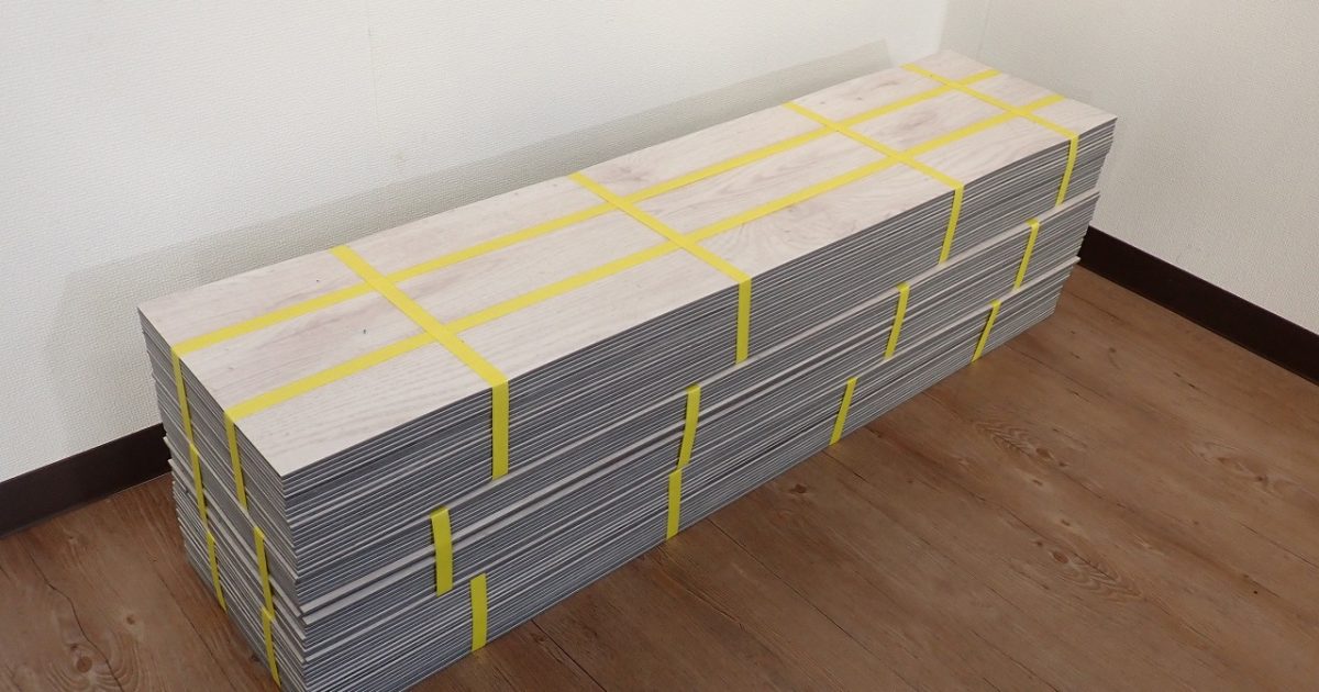フロアタイル フローリング柄 抗菌フロアタイル 置くだけ 木目調 ライトブラウン 105×25×0.45cm 60枚 10.17畳