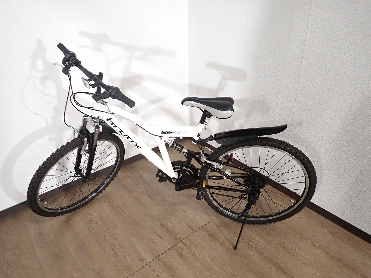 新品 サスペンション付【ハマー マウンテンバイク・18段変速】艶消し