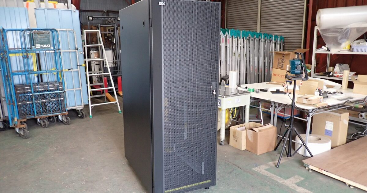 サーバーラック IBM 7014-T00 アイビーエム 19インチ 36U メッシュ 大型 ラックマウント