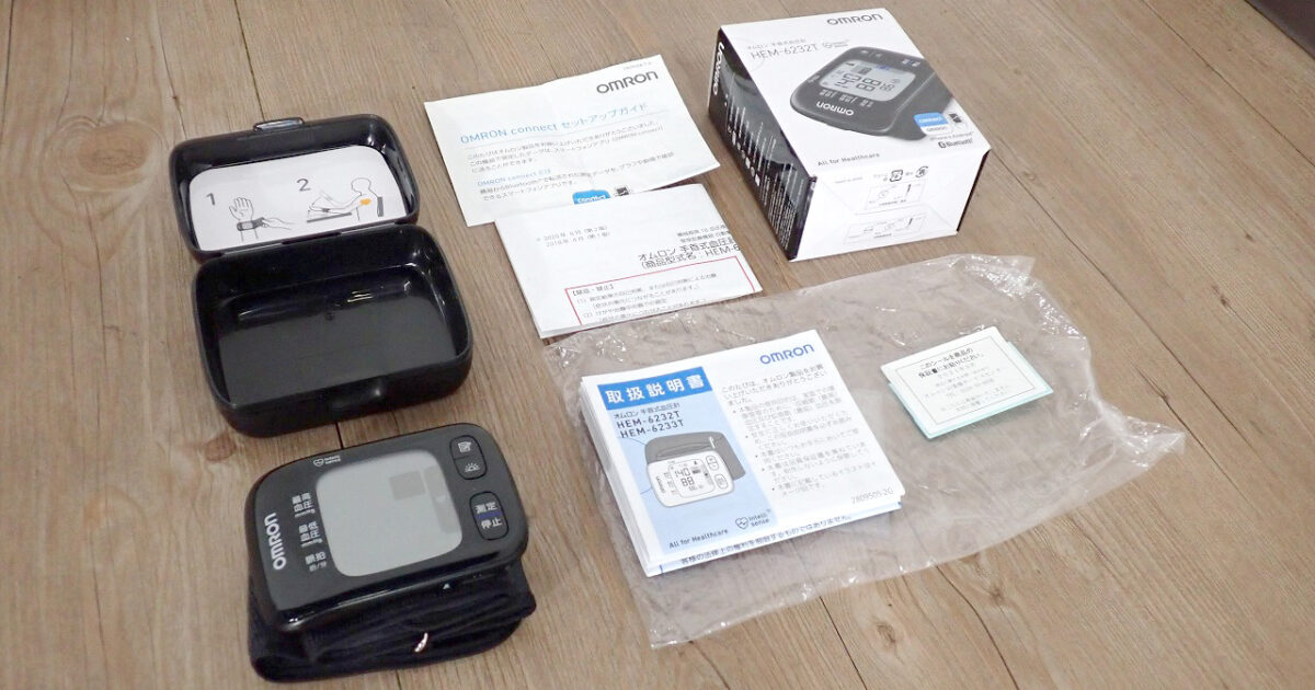 血圧計 OMRON HEM-6232T オムロン 手首式 乾電池 メモリー機能 iPhone Android 連携 Bluetooth