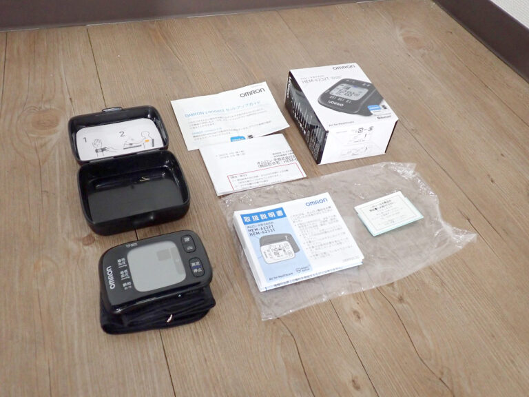 血圧計 OMRON HEM-6232T オムロン 手首式 乾電池 メモリー機能 iPhone Android 連携 Bluetooth
