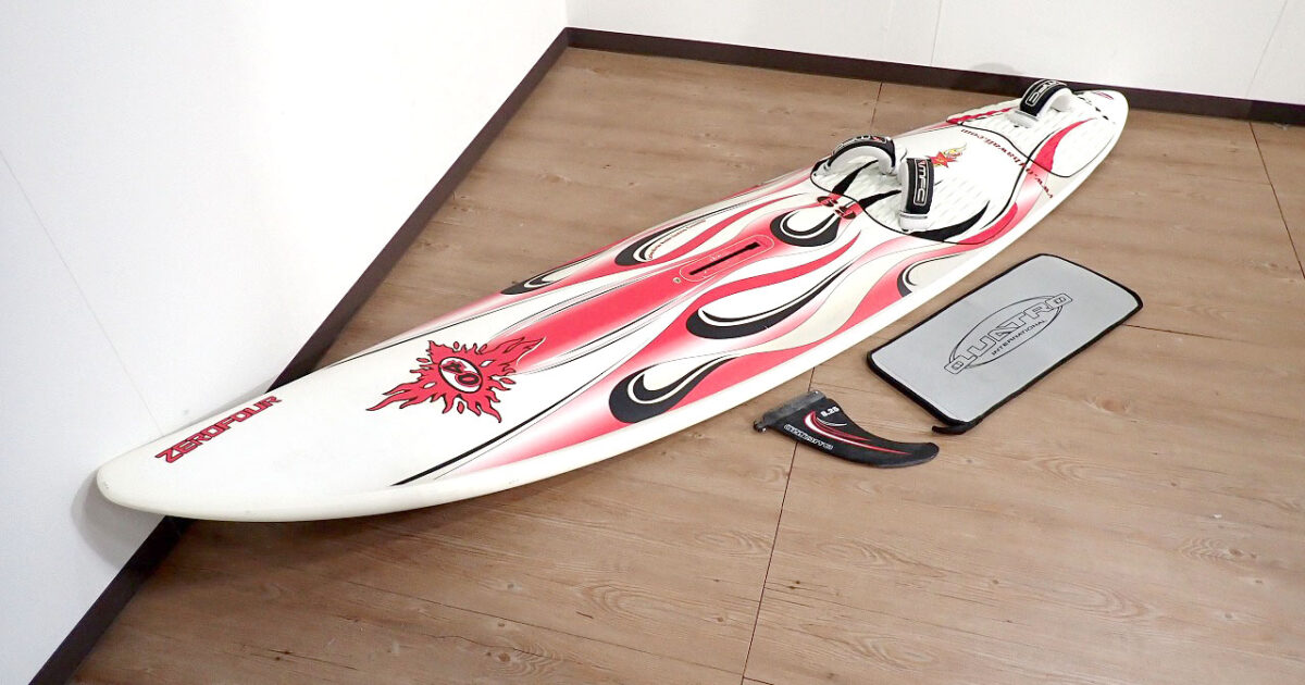 ウィンドサーフィン Quatro ZEROFOUR クアトロ 04 69 L ウェイブボード フィン 8.25 mfc 242cm