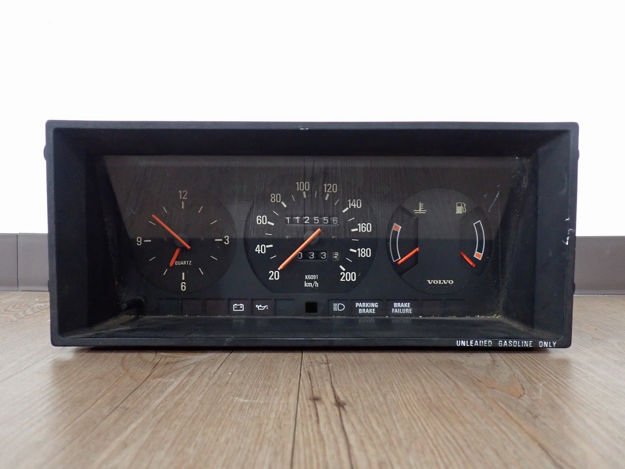 VOLVO  ボルボ240 時計 43557a-1.jpg