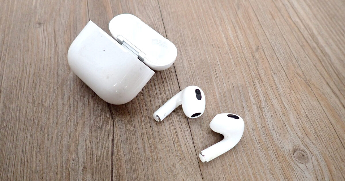 イヤホン Apple AirPods MME73J/A アップル エアーポッズ 第3世代 充電ケース付き
