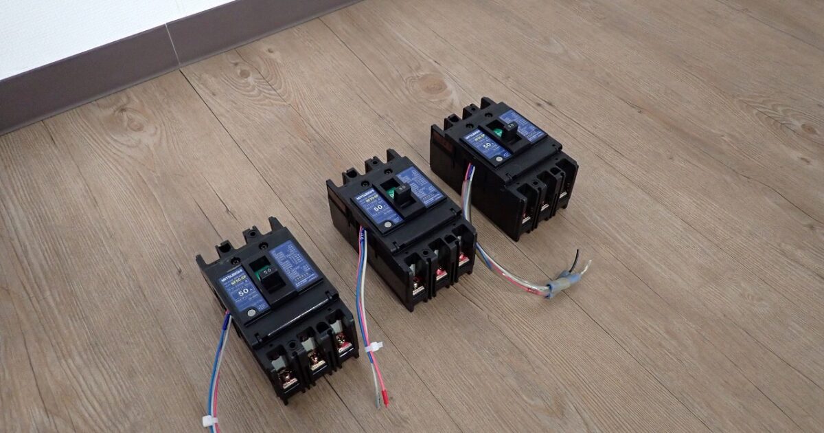 ブレーカー MITSUBISHI NF50-SP AC220V 10kA 50A 3P Ui 600VAC 50-60Hz 三菱電機 ノーフューズ 低圧遮断機 スイッチ 3台セット
