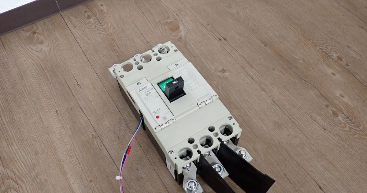 ブレーカー MITSUBISHI NF400-SW 300A 3P Ui 690V Uimp 8kV 50-60Hz 三菱電機 ノーフューズ 低圧遮断機 スイッチ