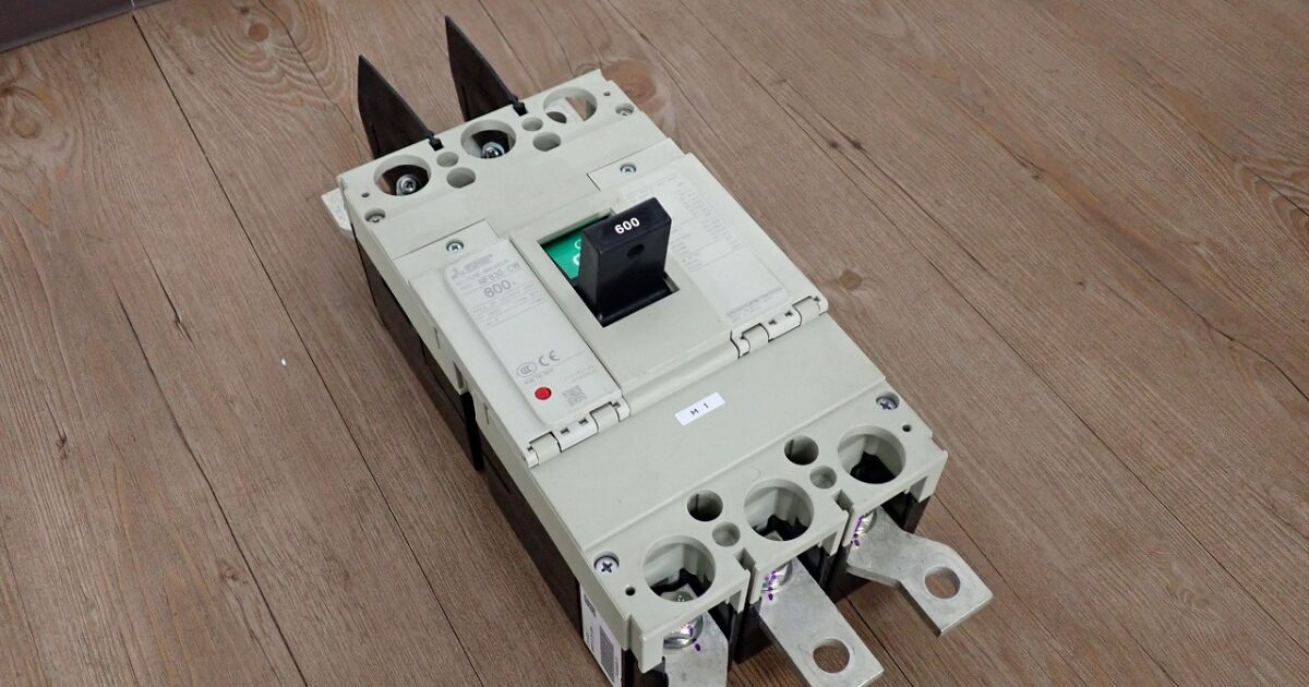 ブレーカー MITSUBISHI NF630-CW 600A 3P Ui 690V Uimp 8kV 50-60Hz 三菱電機 ノーフューズ 低圧遮断機 スイッチ