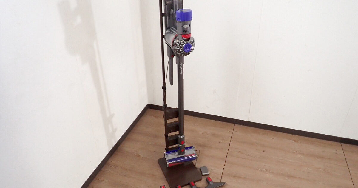 掃除機 dyson SV10 v8 fluffy+ ダイソン コードレス スティッククリーナー スタンド・充電器付属 軽量 サイクロン式 家電