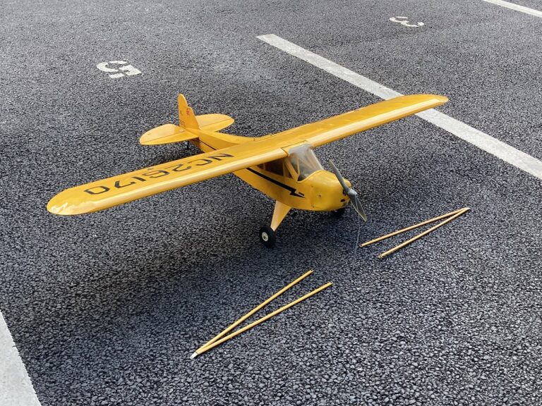 PIPER パイパー CUB J-3 NC 26170 エンジンラジコン セスナ JR SEVO NES-511 RS77S 72MHz 完成品