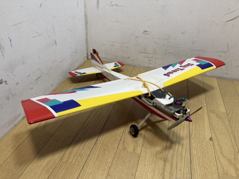 HIROBO ヒロボ SKY TREND MASTER GP ARFキット ACRO エンジン ラジコン セスナ 完成品 サーボ付き A-TECH AP-SV03