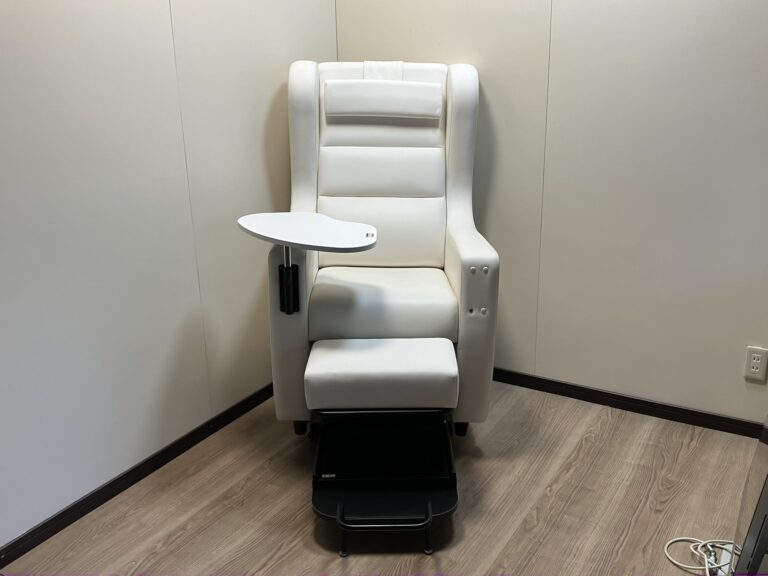 TAKARA BELMONT タカラベルモント 業務用 ネイルチェア レーヌ II Una REINE フットワゴン付 テーブル付属